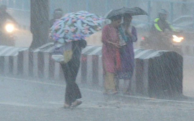 MP Weather Alert: मध्यप्रदेश के 12 जिलों में भारी बारिश की चेतावनी, मऊगंज-सीधी-सिंगरौली में ऑरेंज अलर्ट